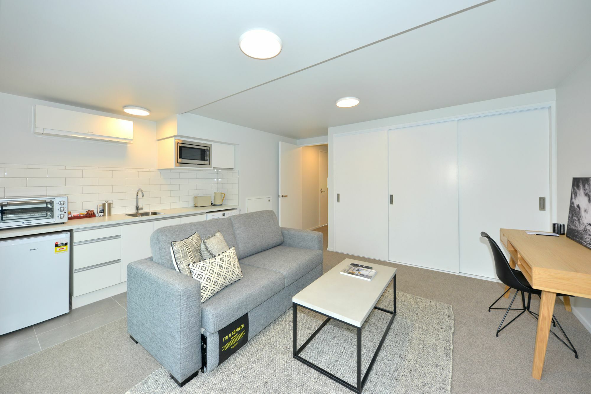 Peterborough Apartments Крайстчърч Екстериор снимка