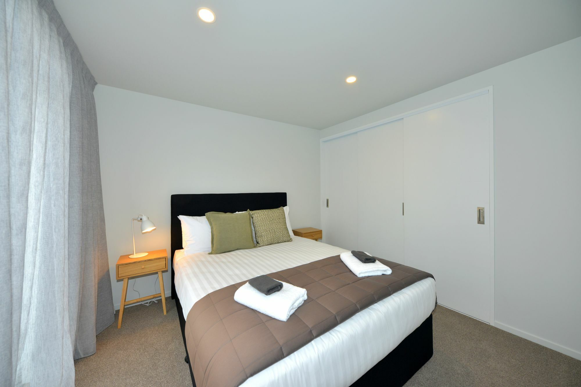 Peterborough Apartments Крайстчърч Екстериор снимка